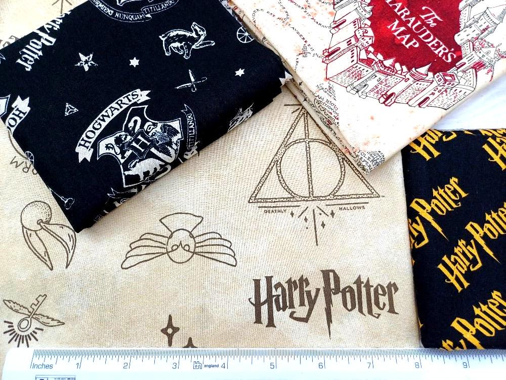 Lot De 4 Carrés De Tissu Harry Potter - Maisons De Poudlard - 100% Coton - 22,5x55 Cm