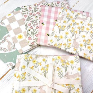 Spring Hare Fat Quarter Bundle, 100% Cotton, Easter Bunny Daffodil Tulips Bee Fat Quarters, Quilting Patchwork Sewing Craft Fabric, Set of 5
