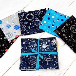 Space Fat Quarters Bundle, 100% Baumwolle, Quilting Sewing Craft Fabric, Planeten Galaxy Universum Shooting Stars Baumwolle Fat Quarters, 5er-Set