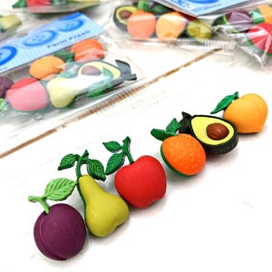 Boutons Fruits Légumes, Boutons de décoration, Pomme Poire Prune Orange Avocat Boutons frais de la ferme pour la couture/le crochet/le tricot/les travaux manuels, Lot de 6