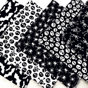 Halloween Polycotton Fabric Fat Quarter Bundle, Halloween Fat Quarters in Black and White, Skull Skeleton Spider Bat Novelty Print, Set of 5