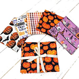 Halloween Fat Quarter Bundle, 100 % Cotton, Pumpkin Skull Bat Trick Or Treat Black Cat Spider Print, Spooky Fabric, Boo Material, Set of 5