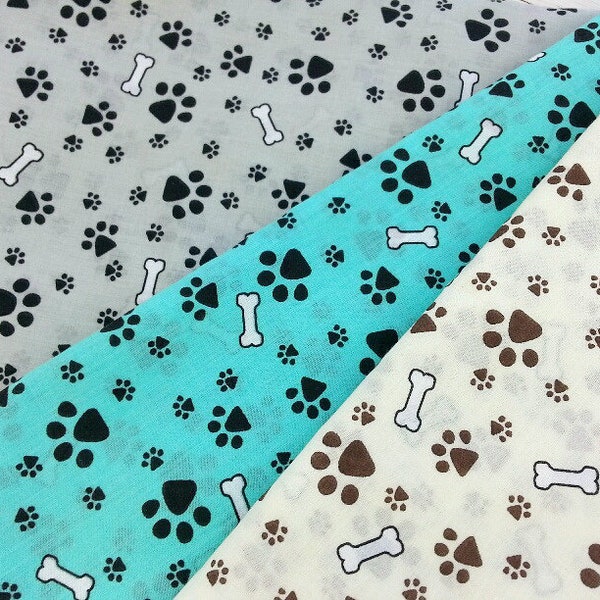 Hundestoff, Polycotton Stoff, Pfoten und Knochen Stoff, Tierstoff, Welpen Pfotenabdruck auf Grau/Creme/Aqua, Halbmeterware für Hunde