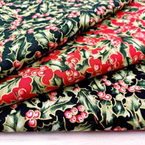 Christmas Holly Berry Leaves Metallic Gold Fabric, 100% Cotton, Quilting Sewing 135 cm Wide Festive Material by Fat Quarter/Half Metre/Metre