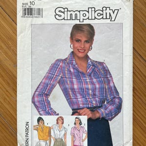 May include: Simplicity sewing pattern number 7662, size 10, EUR 38. The pattern includes instructions for making a plaid shirt with long sleeves, a sleeveless shirt, a short-sleeved shirt, and a skirt.
