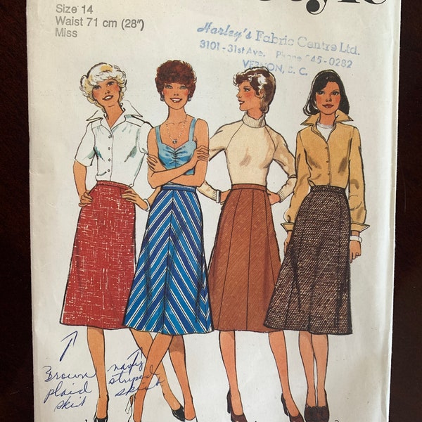 1977 Style Pattern 1818. Size 14, Waist 28