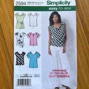 Modello Simplicity 2594 di UNCUT 2010. Taglie 8, 10, 12, 14, 16