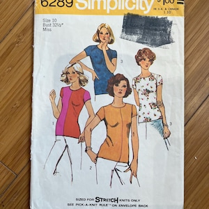 May include: Vintage Simplicity sewing pattern 6289, size 10, bust 82.5 cm. The envelope features illustrations of women's tops in various colors and styles. The text includes "SIZED FOR STRETCH KNITS ONLY".