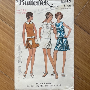 Peut inclure: Patron de couture vintage pour une robe, Butterick numéro 6248, taille 12 1/2, tour de poitrine 35. Le patron montre trois styles de robes différents, l'une avec un imprimé brun et blanc, l'autre blanche et la dernière bleue.