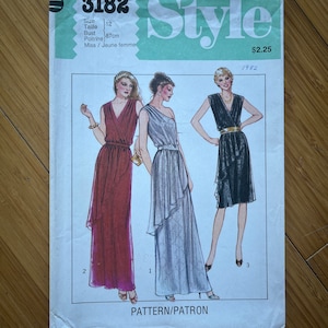May include: Vintage sewing pattern for a dress, featuring three different styles. The pattern is for size 12, bust 87 cm, and is for a young woman. The pattern is from 1982 and costs $2.25.