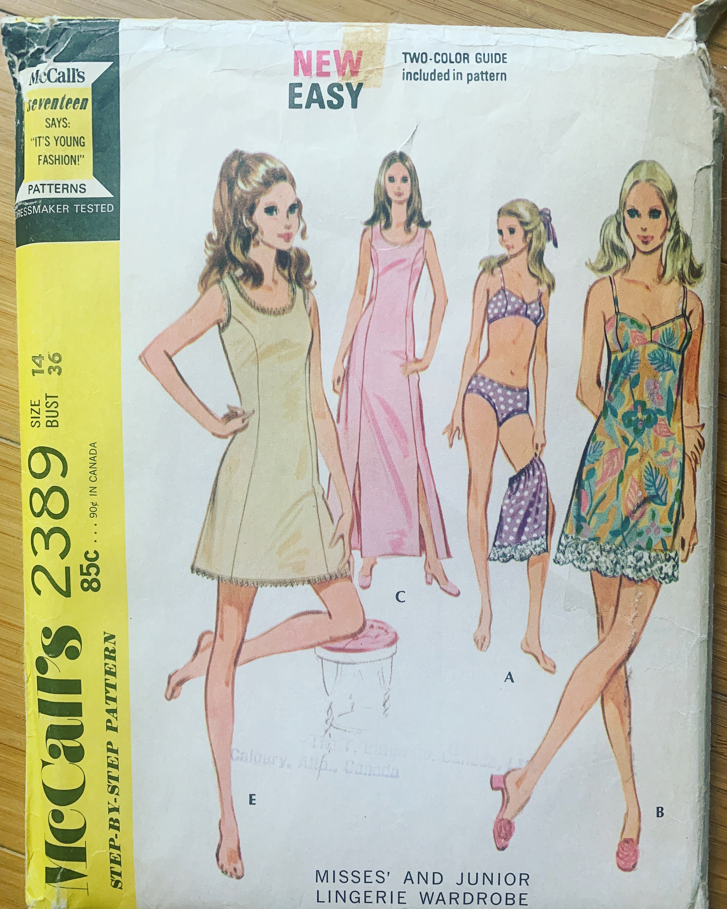 UNCUT 1970 Simplicity Pattern 2389. Size 14, Bust 36 -  UK