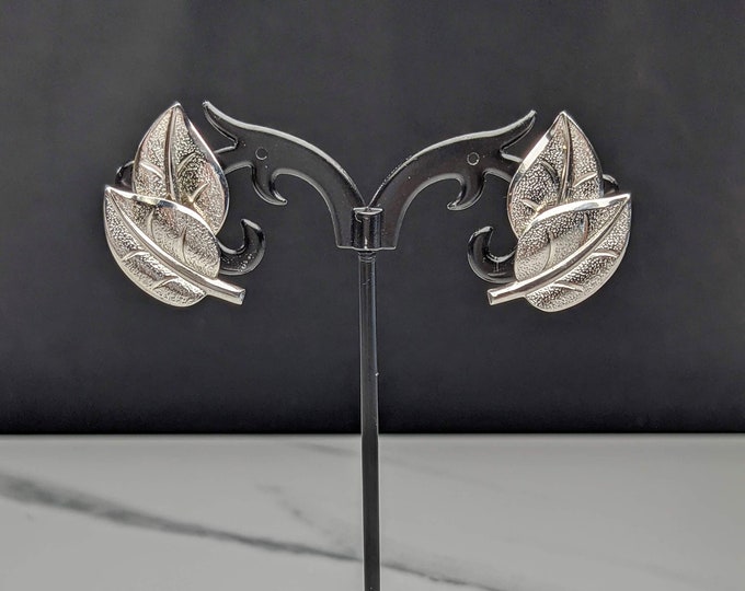 Lovely Vintage Jewellery Silver-tone  Leaves Design Earrings.