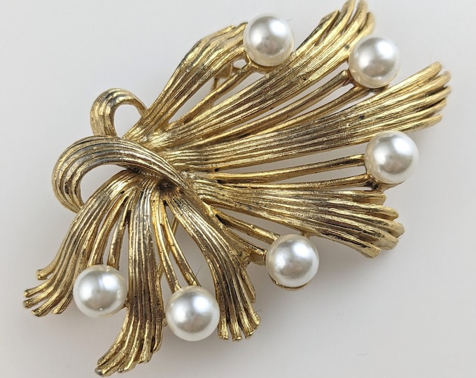 Lovely Vintage Branch Design Faux Pearls Brooch by Lisner Jewellery