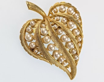Lovely Vintage Jewellery Classic Faux Pearls Leaf Design Brooch