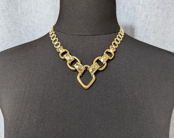 Lovely Vintage  Gold-tone Openwork Chain Collar Necklace by Trifari Jewellery