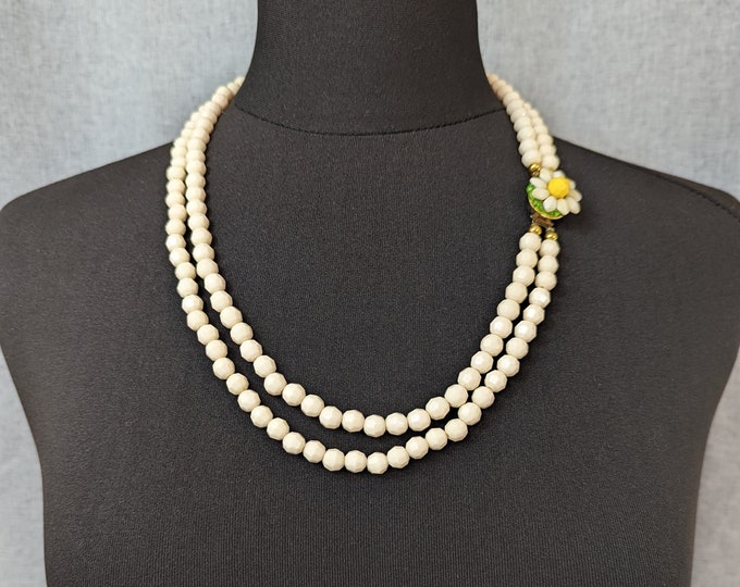 Lovely Vintage Jewellery Necklace with White colour Faceted Glass Beads