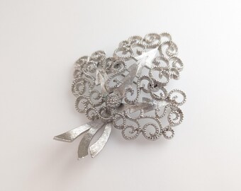 Lovely Vintage Silver tone Ribbon Design Monet Jewellery Brooch