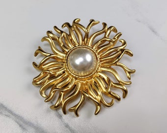Mooie vintage sieraden goudkleurige faux parel broche