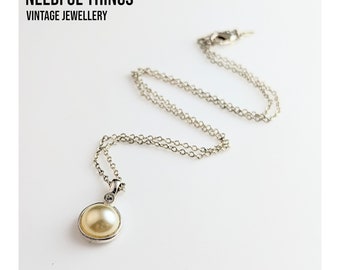 Lovely Vintage Avon Jewellery Faux Pearl Silver-plated pendant necklace