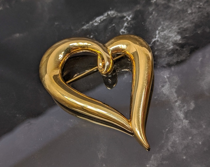 Lovely Vintage Gold-tone Openwork Heart Polished Brooch
