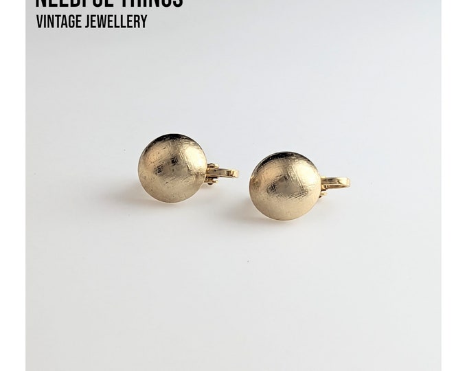 Lovely Vintage Jewellery Gold-tone classic design Clip-on Earrings
