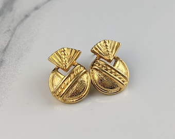 Lovely Vintage Jewellery Gold-tone Textured a pineapple design Stud Earrings