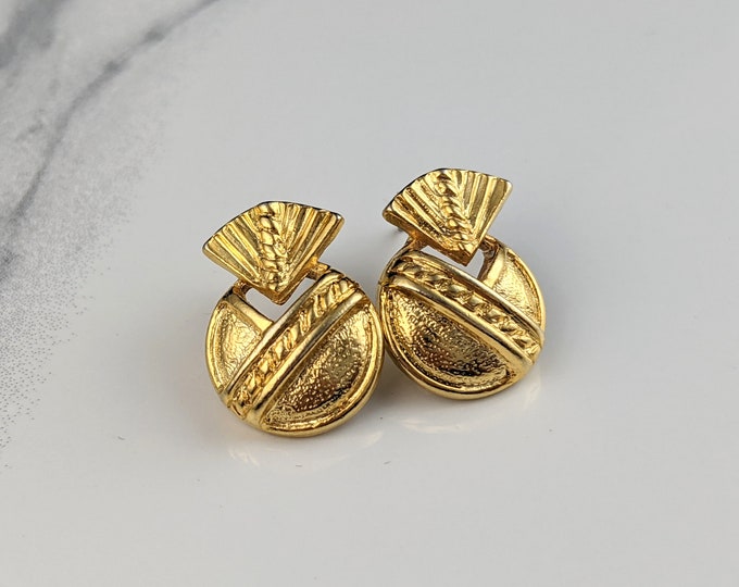 Lovely Vintage Jewellery Gold-tone Textured a pineapple design Stud Earrings