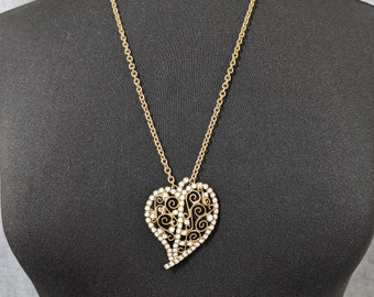 Beautiful Vintage Jewellery Goldtone Openwork White rhinestones Pendant Necklace