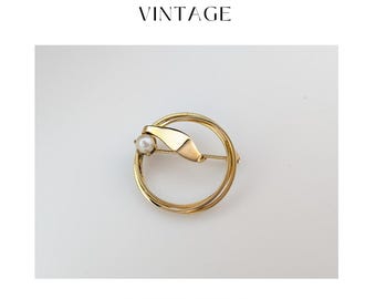 Vintage Jewellery Gold-Tone Brooch with Imitation Pearl Classic Circular Design