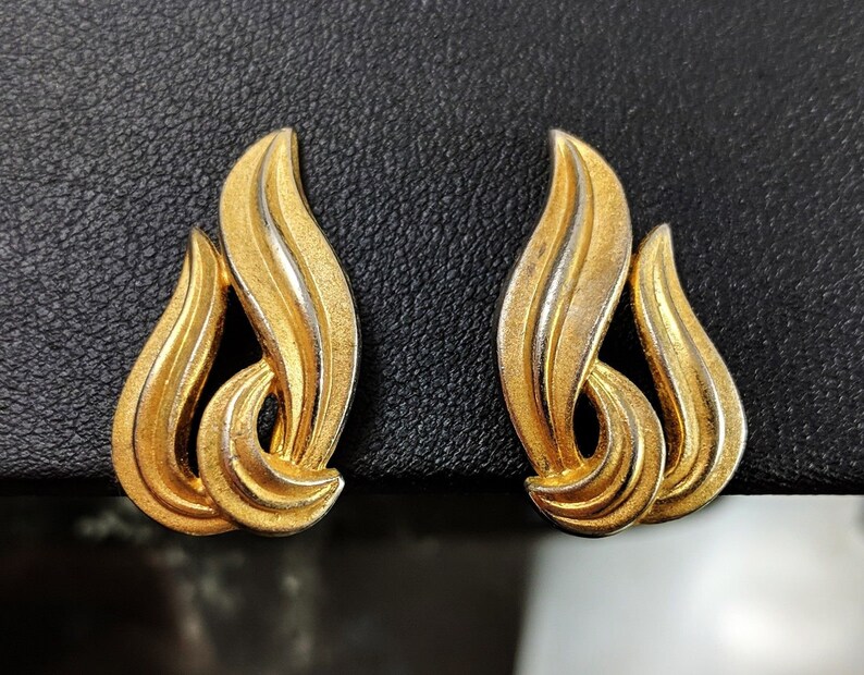Classic Vintage Gold-tone Clip On Earrings Jewellery by Trifari