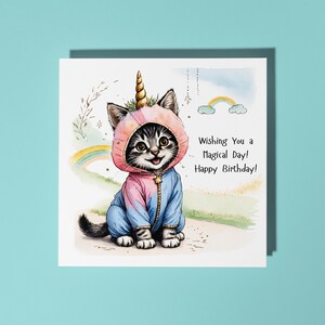 Fatto a mano Carino gattino in un costume da unicorno Giorno magico! Biglietto di auguri di buon compleanno Biglietto di auguri con animali divertenti Amanti degli animali Biglietto di auguri premium e busta