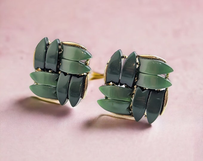 Lovely Vintage Emerald Colour Screw-On Earrings by Lisner Jewellery