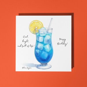 Handgemaakte Blue Lagoon-cocktail: cool, helder en vol leven! - Fijne verjaardagskaart Premium wenskaart en envelop