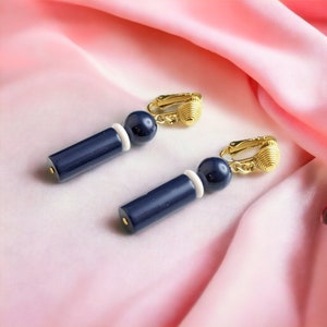 Vintage Lucite Ohrclips in Weiß und Blau von Trifari Jewellery