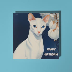Cartão de feliz aniversário feito à mão, elegante gato oriental branco com orquídeas, cartão engraçado de animal, cartão de felicitações premium para amantes de animais, envelope