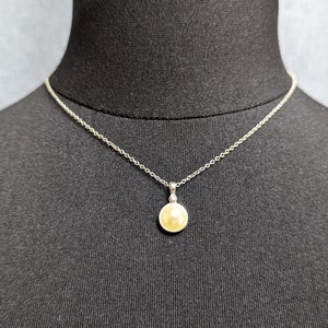 Lovely Vintage Avon Jewellery Faux Pearl Silver-plated pendant necklace