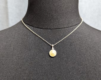 Lovely Vintage Avon Jewellery Faux Pearl Silver-plated pendant necklace