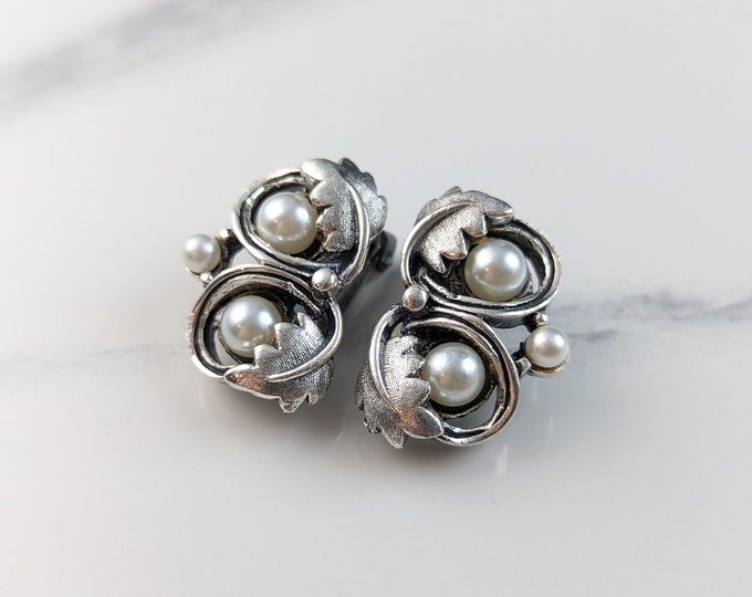 Lovely Vintage Jewellery Silver-tone Faux pearl Leaves Design Clip-on  Earrings