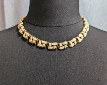 Elegant Sarah Coventry Vintage Jewellery Gold-Tone Cream Enamel Necklace