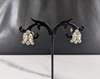 Lovely  Vintage Jewellery Silver-tone rhinestone Delicate Clip-on Earrings