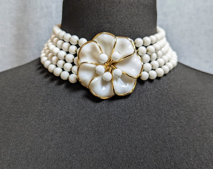 Beautiful Trifari by Alfred Philippe Jewellery Poured Glass Flower Necklace