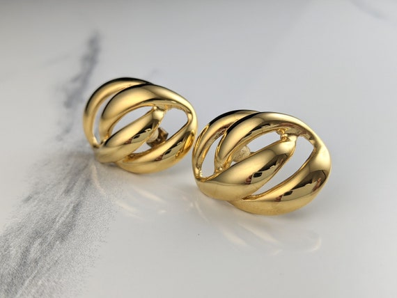 Beautiful Vintage Jewellery Gold-tone Chain Design Studs Earrings.