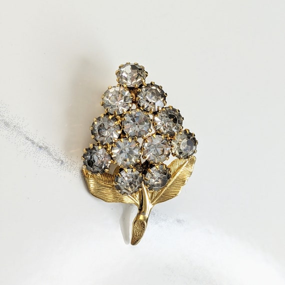 Lovely Vintage Jewellery Gold-tone Flower Brooch - image 4