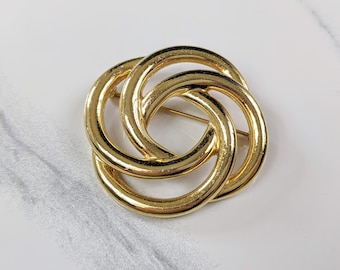 Lovely Gold-tone Vintage Jewellery Openwork Circular design Brooch by Monet.