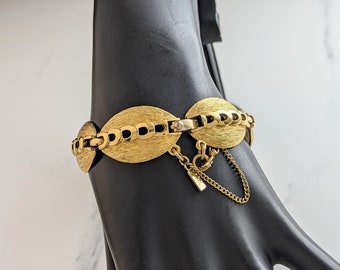 Beautiful Vintage Gold-tone Openwork Link Chain Bracelet by Monet Jewellery