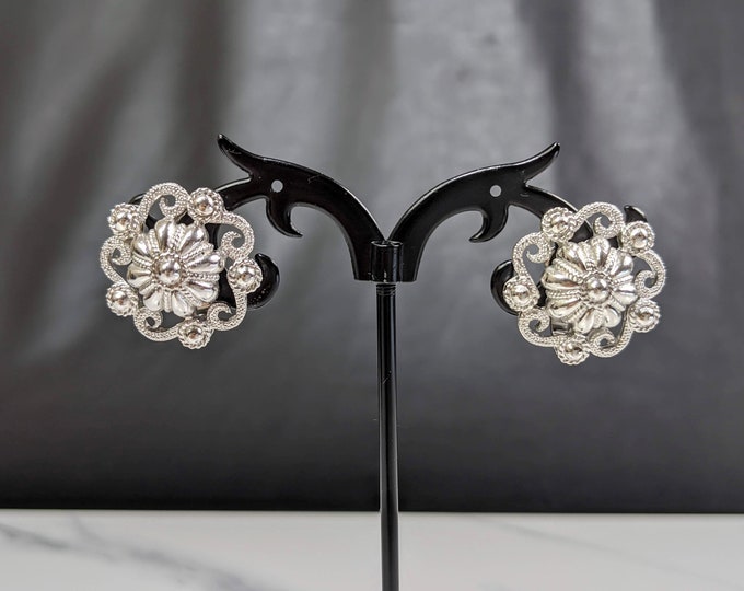 Lovely Vintage Silver-tone Openwork Comfort Clip On Trifari Jewellery Earrings