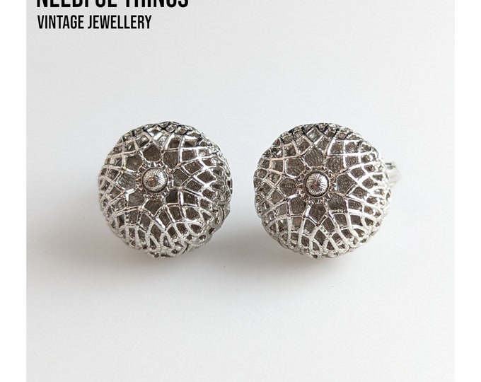 Beautiful Monet Vintage Jewellery Silver-tone Openwork filigree Design Clip Earrings