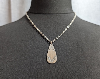 Elegant Vintage Jewellery Floral Teardrop Pendant Necklace