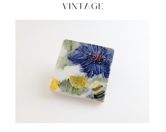 Timeless Elegance: Vintage Jewellery Porcelain Floral Brooch