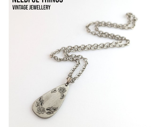 Elegant Vintage Jewellery Floral Teardrop Pendant Necklace